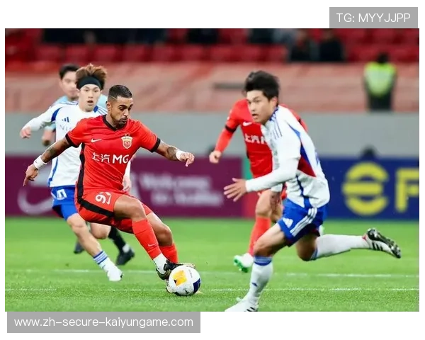 上海海港在训练中尝试新阵型，提升中路压迫效果